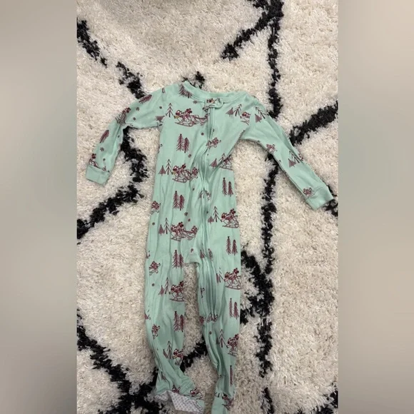 Disney Mickey and Minnie Mouse Winter Sleigh Ride Footie Pajamas-3T - Picture 1 of 4